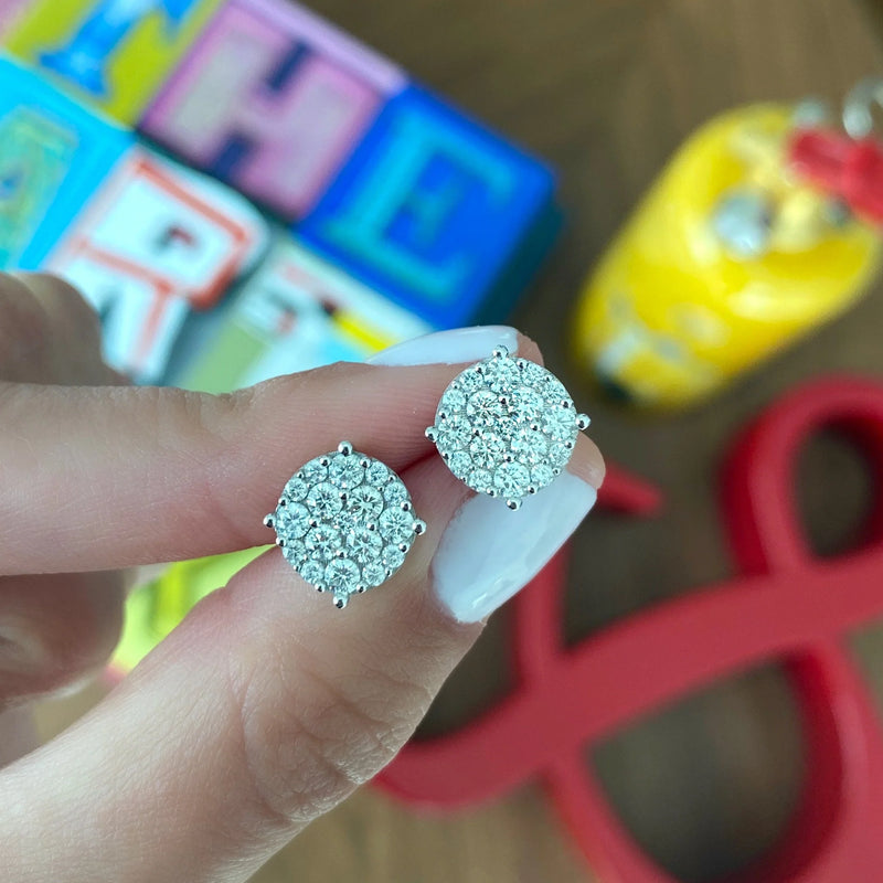 Round Illusion Scattered Diamond Studs